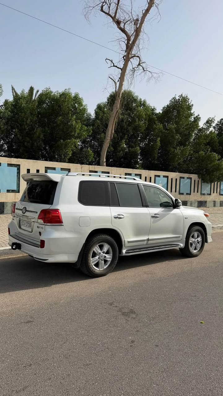 لاندكروز موديل 14 vxr محرك 5700 رقم بغداد بيه بعض الملاحضات بدون صبغ او معجون *********** مكلف بلنشر البصرة, العراق

