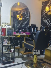 امرايات العدد 2 وياهن الفاترينه والميز العنوان بغداد الكرخ رقم07729178...