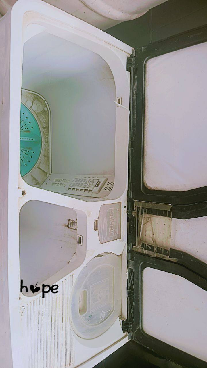 غساله عاديه حجم كبير نظيفه ماداخله تصليح غسل وتجفيف وجرار لوضع التايت ومكان لغسل الجواريب  ومكان بالمقدمه لوضع مساحيق الغسيل كما واضح بالصوره الشراي على الخاص


**إذا كنت صاحب هذا الإعلان وتريد حذفه لأي سبب، رجاءا أرسل رسالة إلى الدعم الفني**