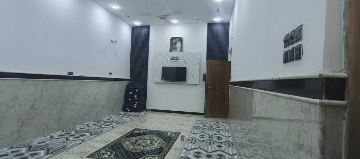 🏡 للبيع بيت في حي القصور
بيت مرتب بمساحة 240م² مناسب للسكن العائلي، يتكون من:
غرفتين نوم
استقبال
صالة
مطبخ
صحيات داخلية وخارجية
📍 الموقع: حي القصور البيت ركن 
للاستفسار والتواصل يرجى المراسلة أو الاتصال.
‏‪***********‬‏
