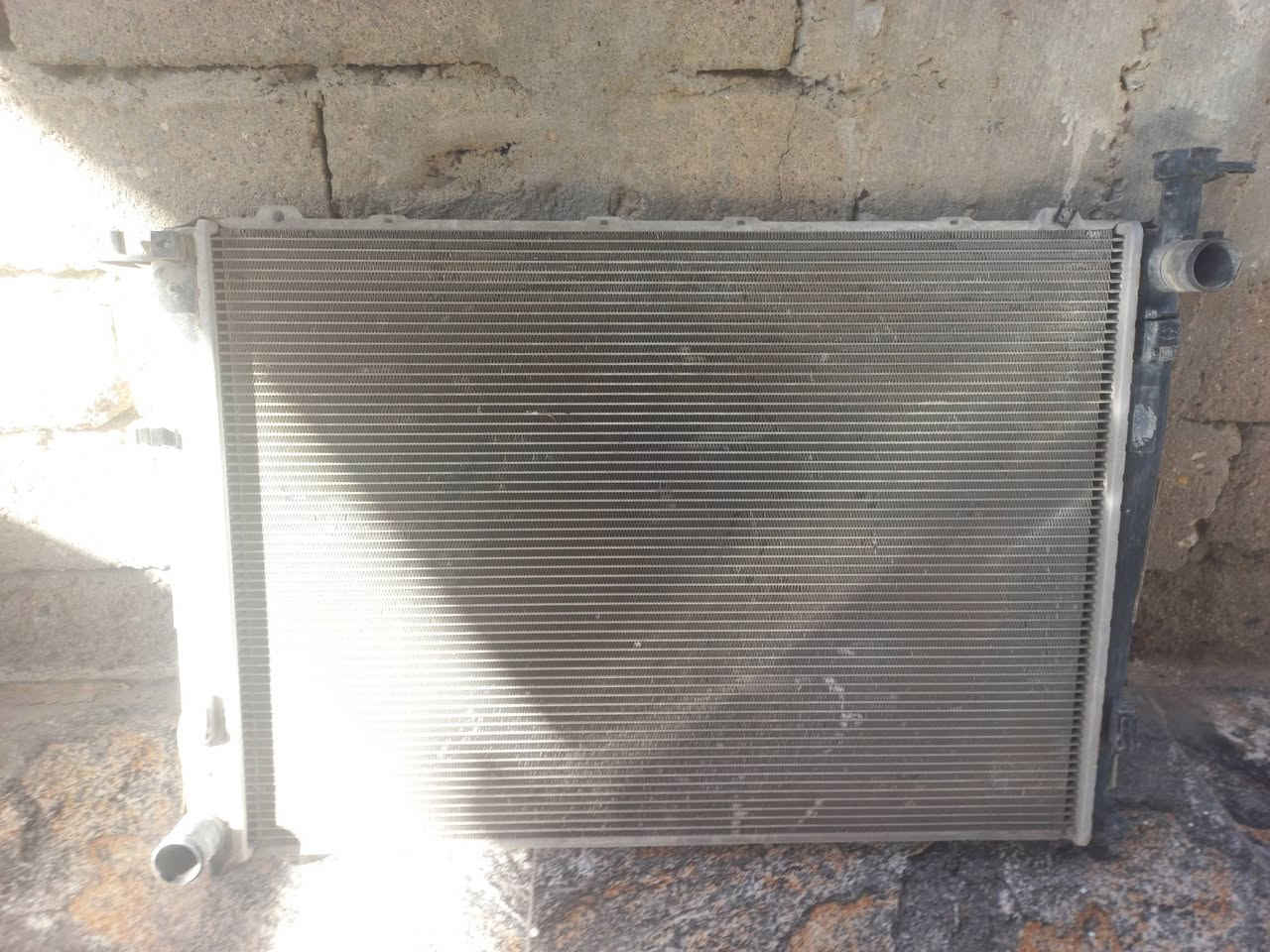 السلام عليكم يتوفر عندي راديتر سورنتو 2014 مالتها البلادي شغال ما بي شي فقط زرف وقابل للتصلح السعر 25 الف ولايت توسان 2011 هم البلادي مالتها هم ب 25 الف والرقم للتواصل *********** الموقع بني منصور
