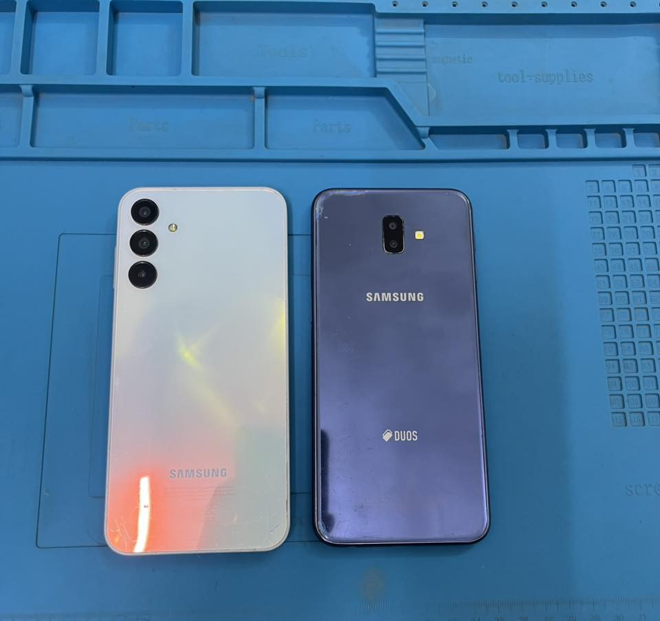 السلام عليكم سامسونك A15 

الجهاز قوي ومواصفاته حلوه سعره مرتب 

١١٠ وبيه مجال قليل حق جيتك 

ذاكره ١٢٨ ران ٤ +٤ 

 مستبدل شاشه اصليه شرط

—————— ——————————————————

الموبايل الثاني جي ٦ بلص 

سعره٢٥ قفل قفل قفل قفل 

ذاكره ٣٢ بيه فقط هذا الهوا ب شاشه اثر وكعا


**إذا كنت صاحب هذا الإعلان وتريد حذفه لأي سبب، رجاءا أرسل رسالة إلى الدعم الفني**