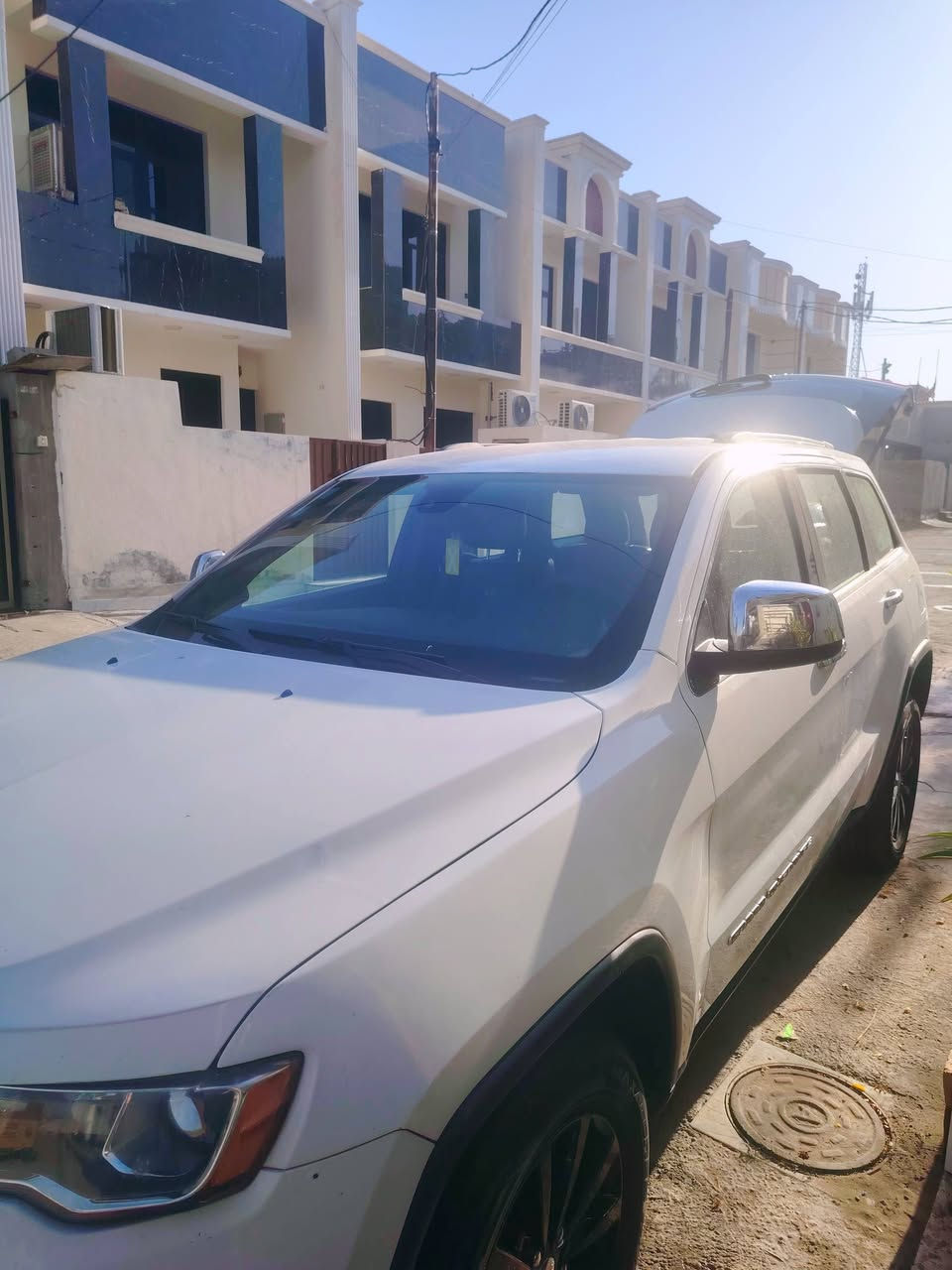 السلام عليكم
جيب شيروكي 2017

وارد امريكي رقم بغداد النكليزي الجديد
محرك V6 
سعر : 180$ و بيها مجال

ستفسار : ***********

