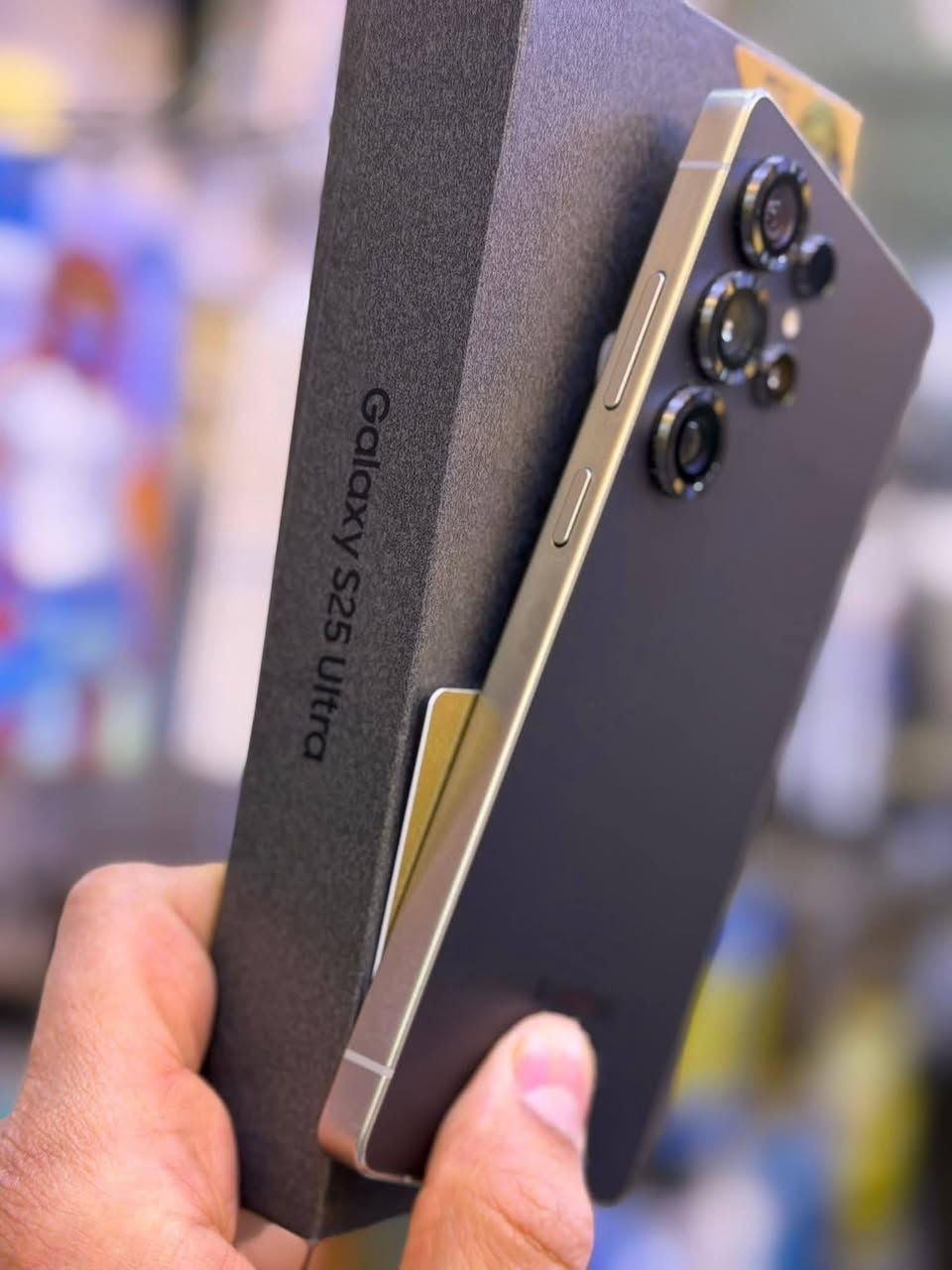 السلام عليكم
من رخصه الادمن 

سامسونج s25  الترا

وكاله عين الفهد
 
ملحقات فقط كارتون

ذاكرة / 256

المكان / بغداد قرب تقاطع درويش 

***********

السعر / 1150 
ملاحظه  نضافه  ٩٩/💯
