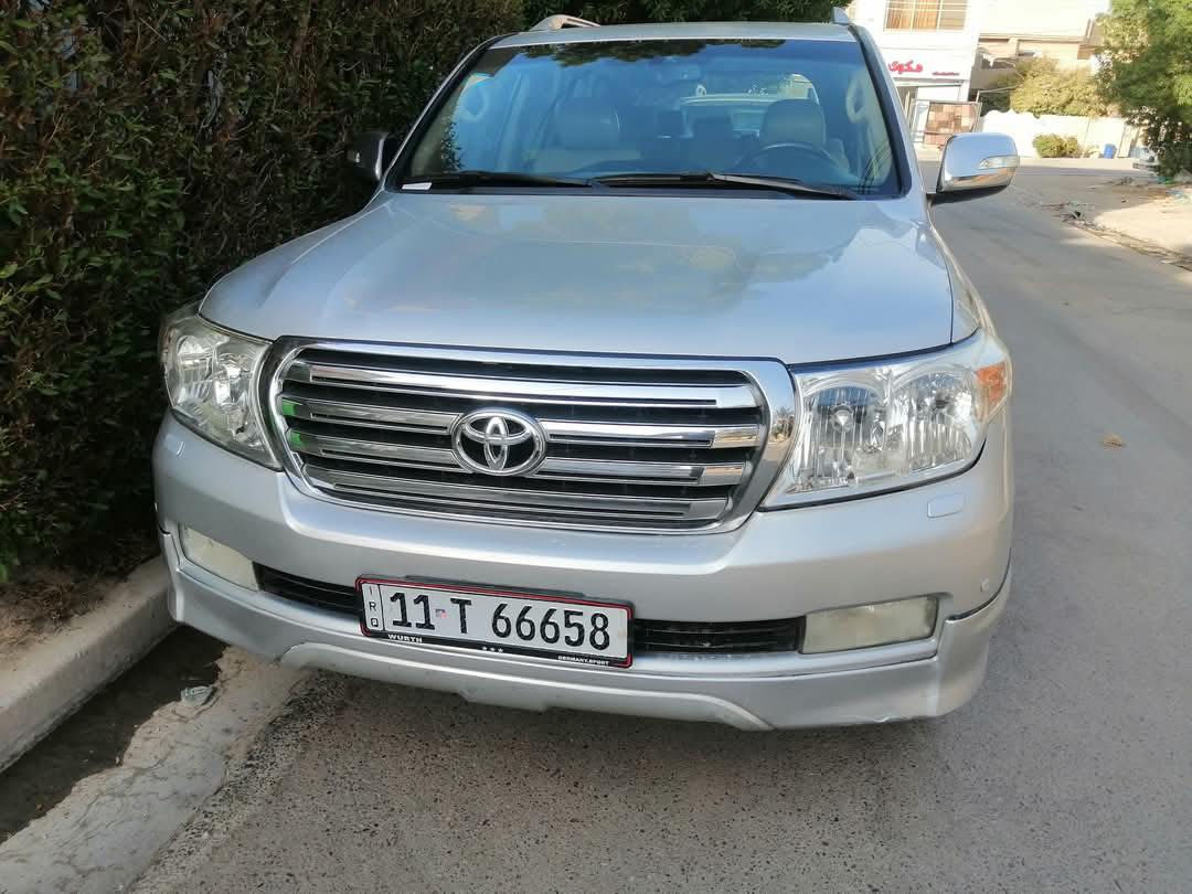 سلام عليكم
لاندكروز موديل ٢٠١١ ستينيه 

باسمي بيهه صبغ كلير 

كفاله من الضربه 
السعر ٢٧٠ بيهه مجال 

***********
