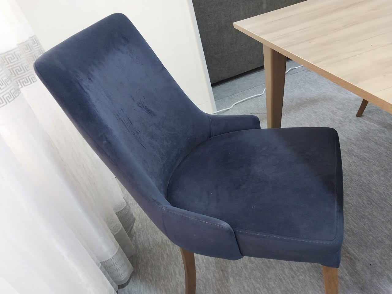 میز طعام ترکی ٦ نفر  اخو الجدید
سعر : ٢٠٠ الف.        مكان السليمانية 
_________ 
ميزى نان خوارده ن 6 نه فه رى تورکی لوک 
نرخ : ٢٠٠ هه زار.       شوين سليمانى 
***********
