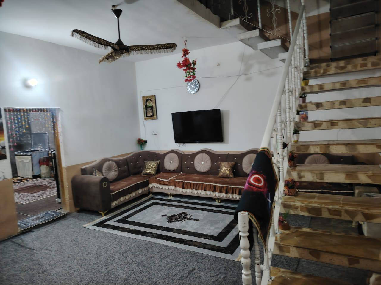 سلام عليكم
دار للبيع مساحة 200 متر طابو ركن
الموقع حي الاتين خلف المستشفى الجديد 
غرفتين نوم 5×4  5×5
ستقبال 5×5
مطبخ 4×3
هول+صحيت
حديقة 3×4
الاستفسار الاتصال ***********
مكلف بل نشر
