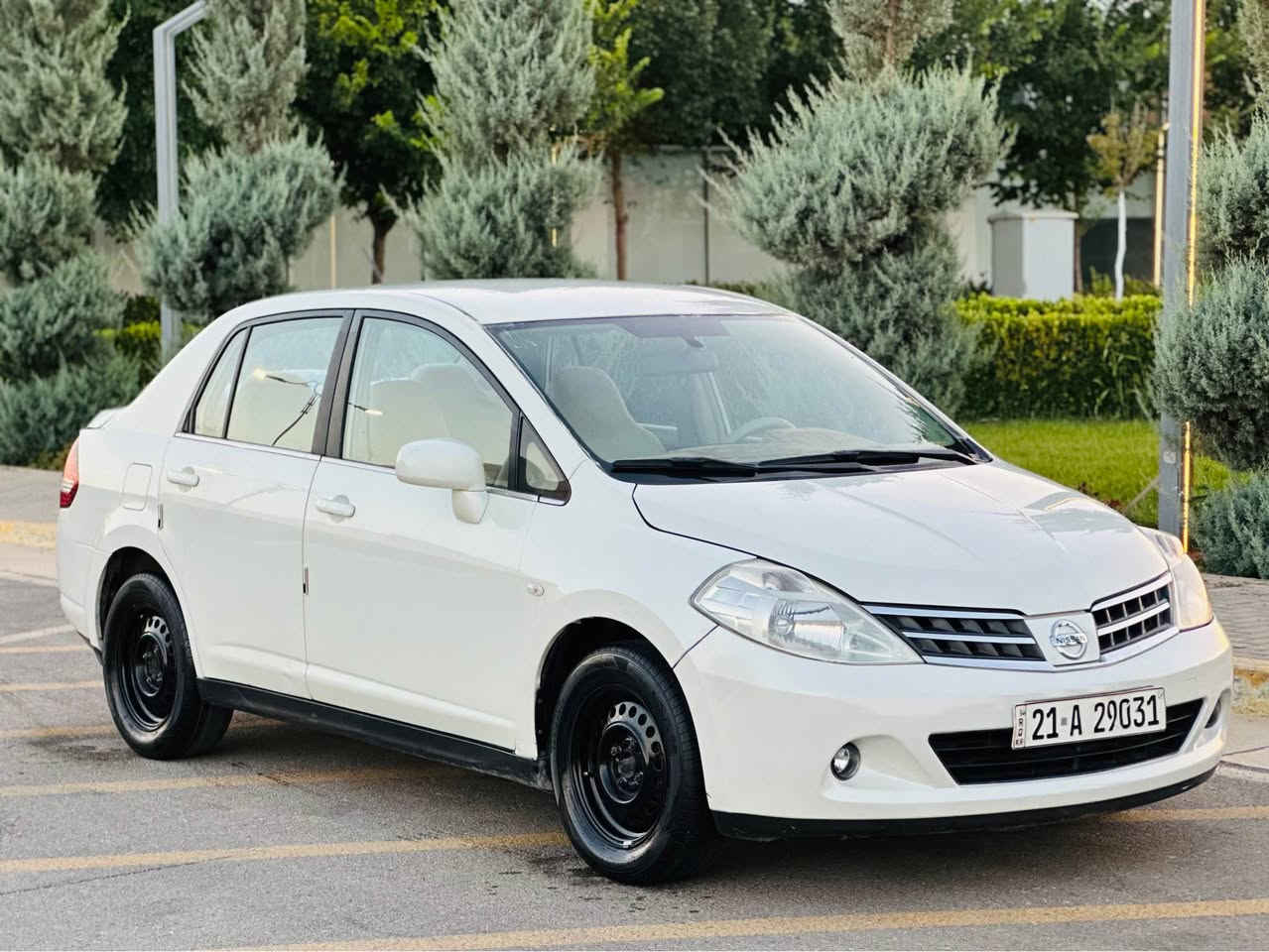 nissan tida 2009 

نیسان تیدا مۆدێل ٢٠٠٩ 
سەیارەکە یابانی 
ناو زەردە 
جام کارەبا  
ئاوێنە کارەبا 
شاشە و کامێرای بۆ دانراوە 
سەیارەکە زۆر بێ مەسرەفە 
تەنها ٢١٧ هەزار ڕۆشتوە 
سەیارەکە رەقەم و سەنەوی تازەیە 
یەک چەمەلەغی بۆیاخە بێ ناوگرتن 
هەموو گیانی بە شەرتە سەیارەکە 

سعر : 90$ 

📞 *********** السليمانية, العراق
