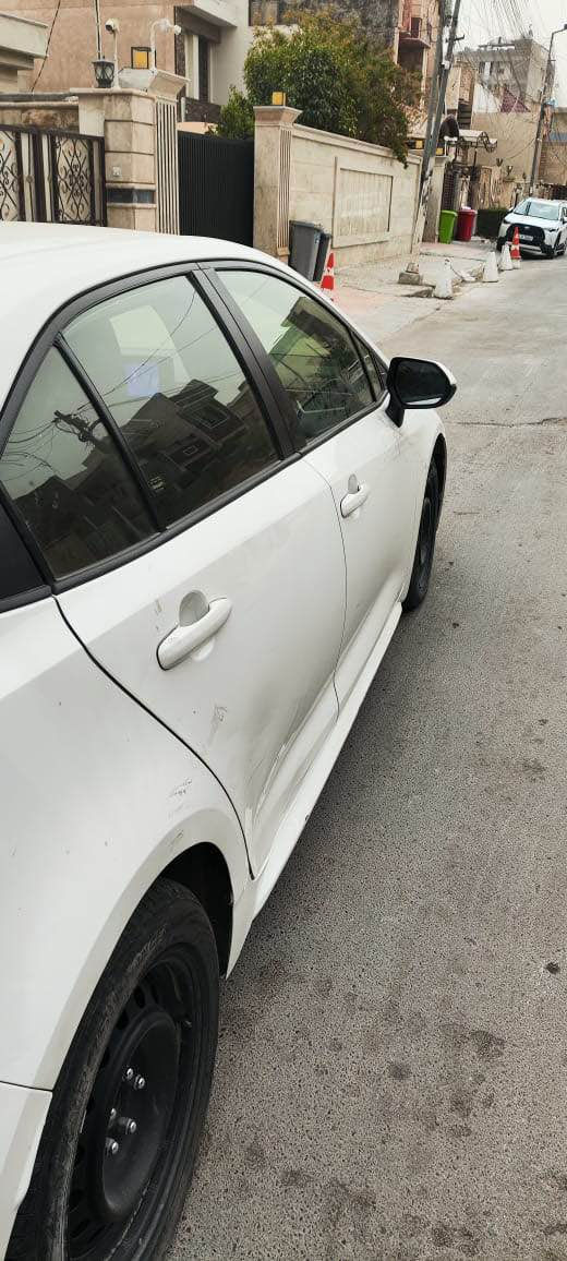 السلام عليكم 
 كورلا  2023 LE للبيع فقط
مكينة 1800 بانزين هايبرد ماشية 46 الف  
السياره جديده بمعنى الكلمه 
حادثها  الجاملغ 0باب خلفي راجع بارد 
ايرباك سليمة كلها لان ضربت جدا خفيفة 
صور الحادث مرفقة بالمنشور 
رادار امامي ‼️
تحديد مسار +سياقه ذاتيه 
مانع تصادم🚳 توقف ذاتي عند الاقتراب 🚶🏻‍♂️لدات اماميه LED
لايت زينون بلادي عالي ناصي
خرائط Gps📌كامره خلفيه 📷
تبريد لمس بيانو نطام🍃eco
هاند بريك بصمه كهرباء ⚡️
اوتو هولد ⭕️مانع انزلاق ⛔️
فول تحكمات ستيرن كروز مثبت سرعه
شاشة ظبط واعطال بل دشبول
منافذ USP/ 12V ⚡️
حساس اطارات 4 دسك
***********0علي 
مكاني اعظمية
سيارة بدون صبغ 
سعرها 165ورقة وبيها مجال 
صور حادثها موجودة ايضا بغداد, العراق
