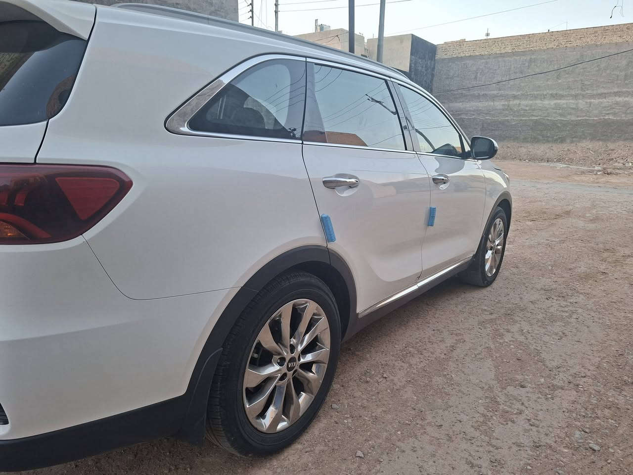 سورنتو ٢٠٢٠ فول مواصفات 
الضرر بارد بابين الجهة اليمنة 
عداد المسافة ١١٨ كم 
السعر ٢٥٠ وبيها مجال
الاتصال ***********
