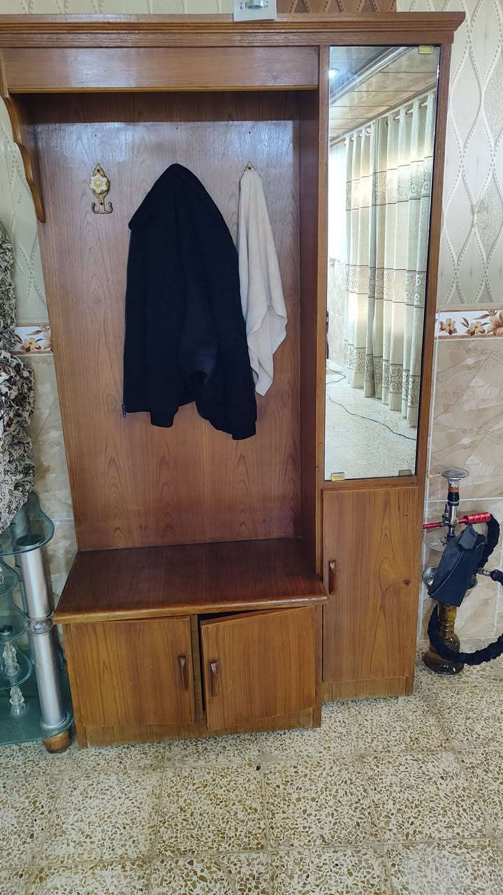 زاويا للبيع جديد خشب رقم واحد السعر 60/  *********** بي وت ساب
