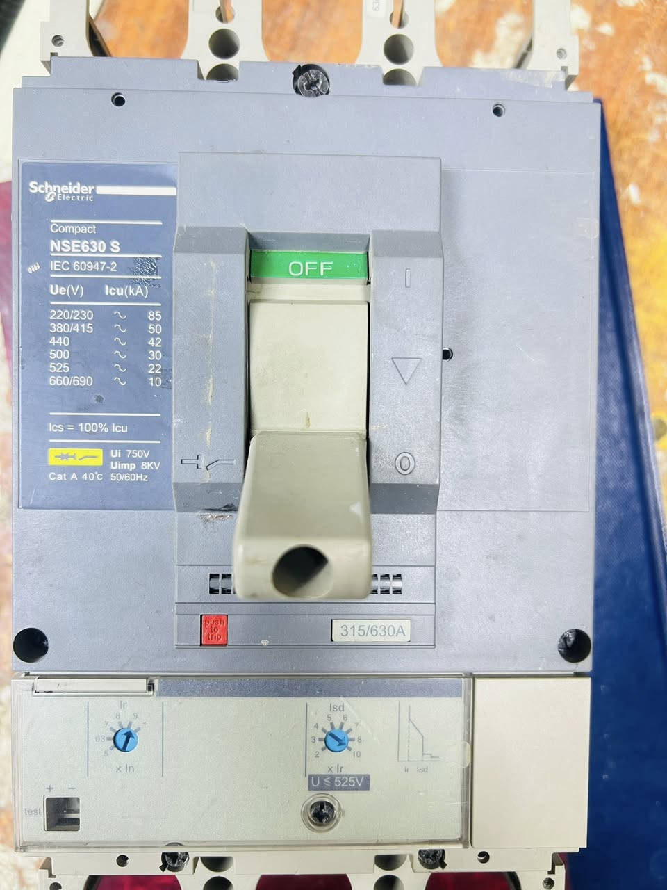 سلام عليكم ورحمة الله وبركاته يتوفر لدينا قاطع ام جي اصلي فول نضافه 400A+630A استفسار *********** بغداد شورجه عكد النصاره شركة الابداع
