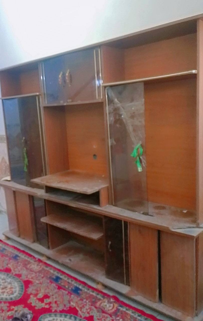 السَلٱمٌ عـَلـْيگمّ غراض للبيع بسعر جدا مناسب ✅

💠 معرض عرض مترتين ونص ارتفاع مترتين خانتين ارضي وملحق
2- مبرده نضيفه وشغاله 
3- مكتبه كما في صور ادنى نضيفه 
4- مسطبه طولها 3 امتار عرض متر تفيد للمحلات او لبيت مخزن
5- سنـك عرض متر ونص ارتفاع متر و10 نضيف
العنوان بغداد ✅ الراشدية خلف بوابه بغداد قرب مطعم ضفاف دجله

للتواصل خاص او الاتصال ***********
