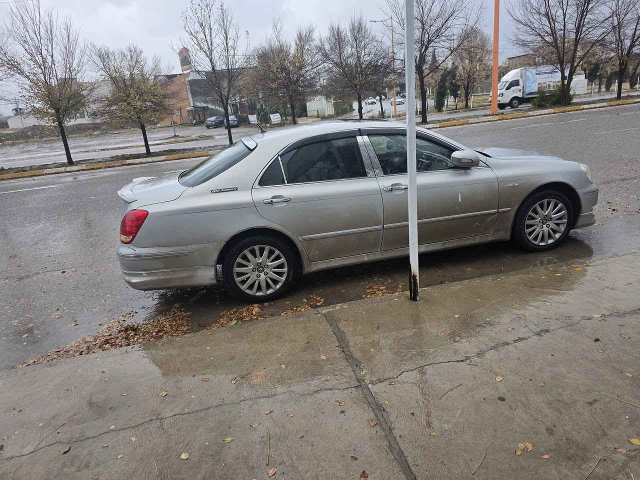 ەناوی الله
ماجێستا مووس  2007
سەیارەکە فوولە سڵاید 
سەیارەکە ٥ دوگمەیە
بلوتوزی بیلاد سەوتی زۆر تایبەتە
گێڕ و مەکینە و کارەبایی بەشەرتی ١٠٠ فیتەر 
کوشن جلد و هیتەر
٣ پەردە و سەلاجە و مەرکەزی
تەبرید سارد و گەرم 
هایدرۆلیکی گێڕ و ڕۆنی مەکینە تازەیە 
بێ تەقە و ڕەقە 
کامل سێرڤس کراوە 
دەبڵی حورکراوە بەرمەجەیە 
چوار تایە و ویلی لۆک
بۆ خەلەل مەپرسە
سعر 56 گەڵا کەمێ مەجال 
***********
