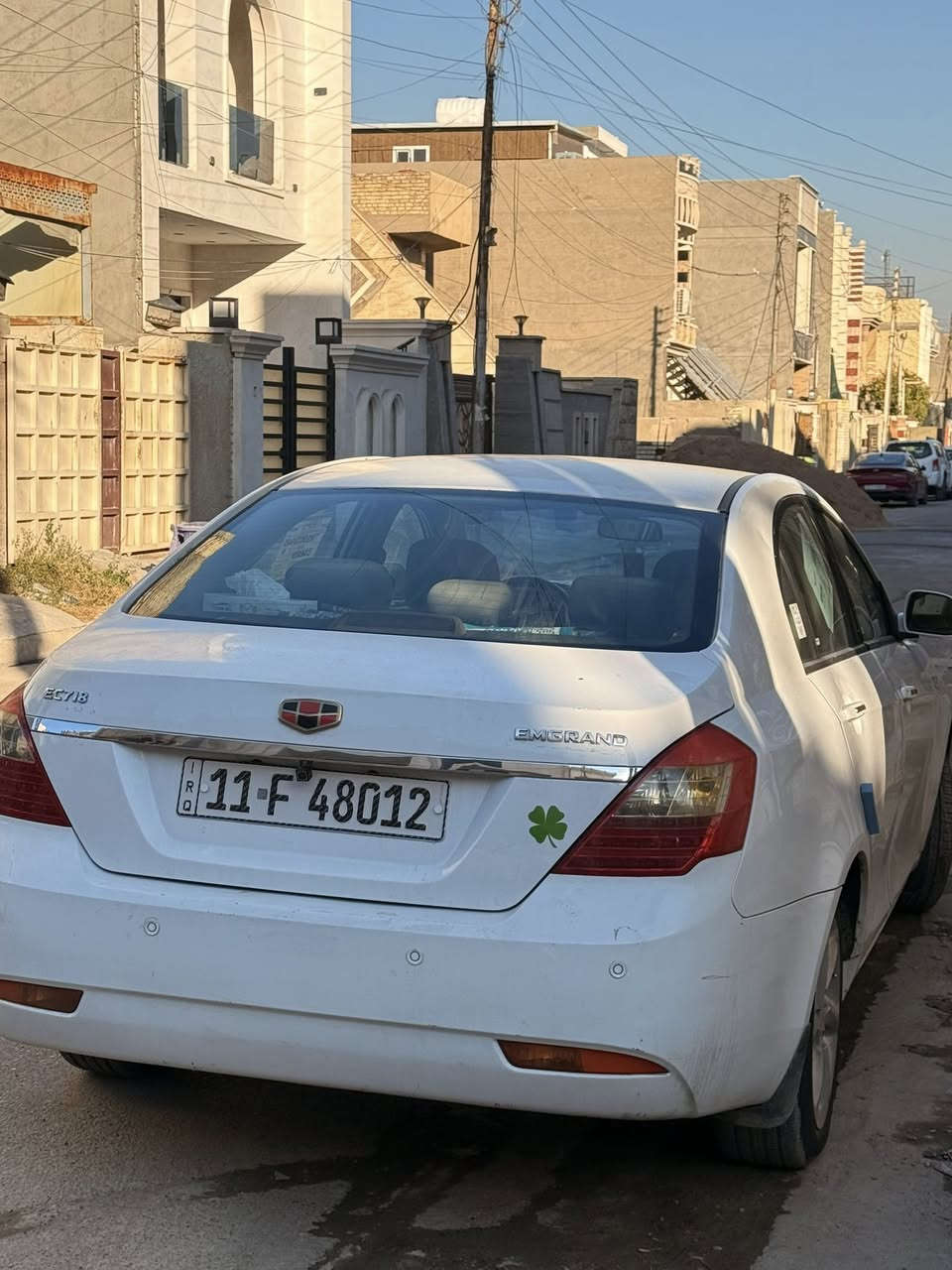 السلام عليكم 
ام كراند ٢٠١٢ للبيع السعر ٦٠ 
سيارة بلادية 
صدر امامي خلفي جديد 
بيهة زوج تايرات جديد 
سيارة نشطة كلش
ادامة عامة مسويلهة 
لا دوانز ولا رجفه 
بارد بلجاملغ عكس سائق امامي ومصلح ممبين وباقي سيارة ولا ضربة 
افحص سونار وخذ 
ماشية ١٧٣
للأتصال
***********
بغداد حي الجهاد
