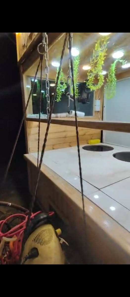 سلام عليكم اخواني الاعزاء للبيع ٣ تايرات جديد باتري سياره جبيره عليه مابي نقص خلاص كله ليد فول ديكورات بي اوراق كامل ***********
