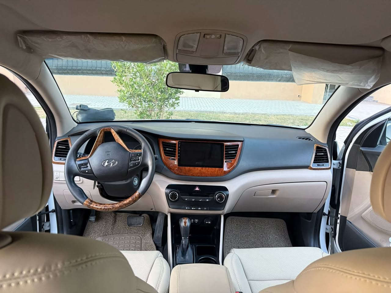 السلام عليكم عندي توكسان  للبيع فقط بدون مراوس خليجي موديل2018 ماشيه 115000كيلومتر  السياره نظيفه جداً بيها صبغ الباب الورى السائق والجاملغ الخلفي وبيها سونار مكان السياره نفق الشرطه  للاستفسار الاتصال على هذا الرقم *********** علماً اني مكلف بلنشرررررررررر اتصلو على الرقم بي واتس اب
