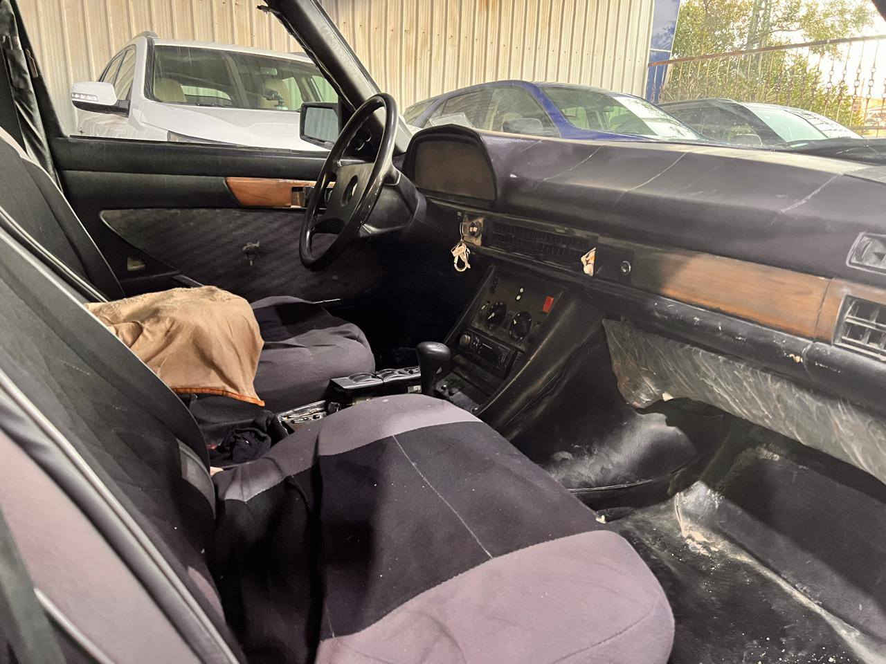 مارسيدس رئسي
مديل / 1987

محرك / ثنين ونص ديلكو

السياره جاهزه للاخير مكينة كير حداديه تبريد خير من الله

بدون ضربة مكفولة من اي ضربة

العنوان ذي قار سوق الشيوخ

للاستفسار الاتصال على الرقم التالي

***********
