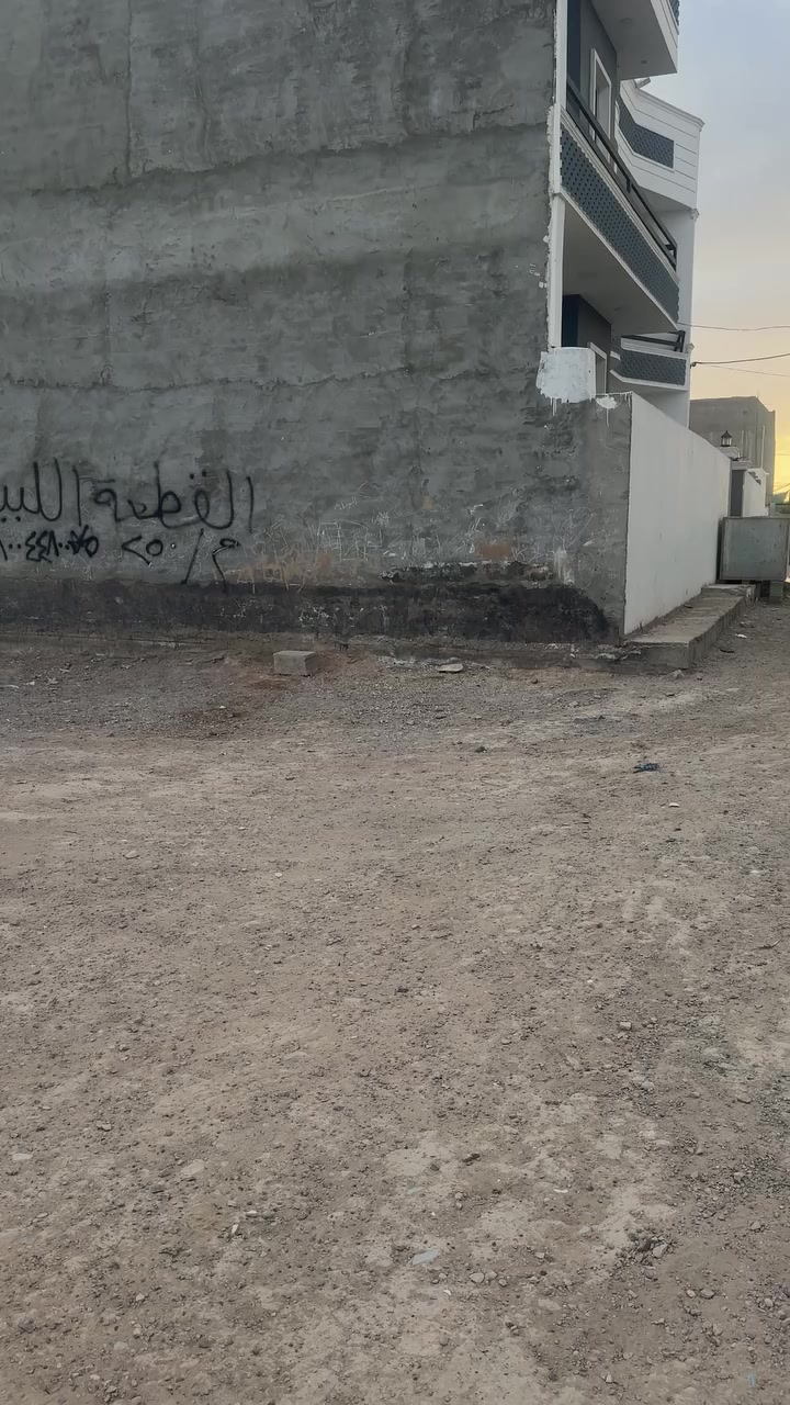 قطعة ارض مميز ركن ع ثلاث شوارع  اللبيع طابو زراعي سند 25في دور الزراعه مقابل حي المعلمين المساحه 250 متر الاستفسار الاتصال ع الرقم ***********
