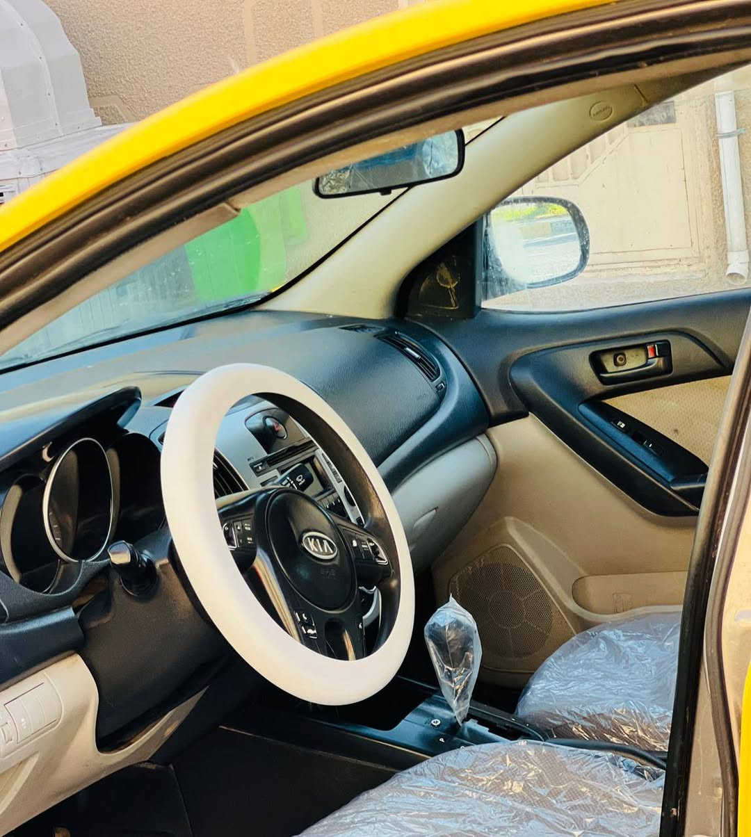 سلام عليكم للبيع كيا فورتي موديل 2010 وارد امريكا حادث السياره جاملغ امامي بدون داخل وباب خلفي مكينه2000 دوش كير حداديه جديده مصفره هيه وغرامات السعر 75 للستفسار أكثر الاتصال على رقم *********** مكان السياره كربلاء
