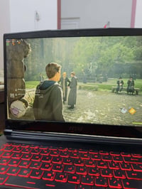 عندي لابتوب اريدة مراوس وي pc هاي مواصفاته الله شاهد بعده بالباكيت بس ...