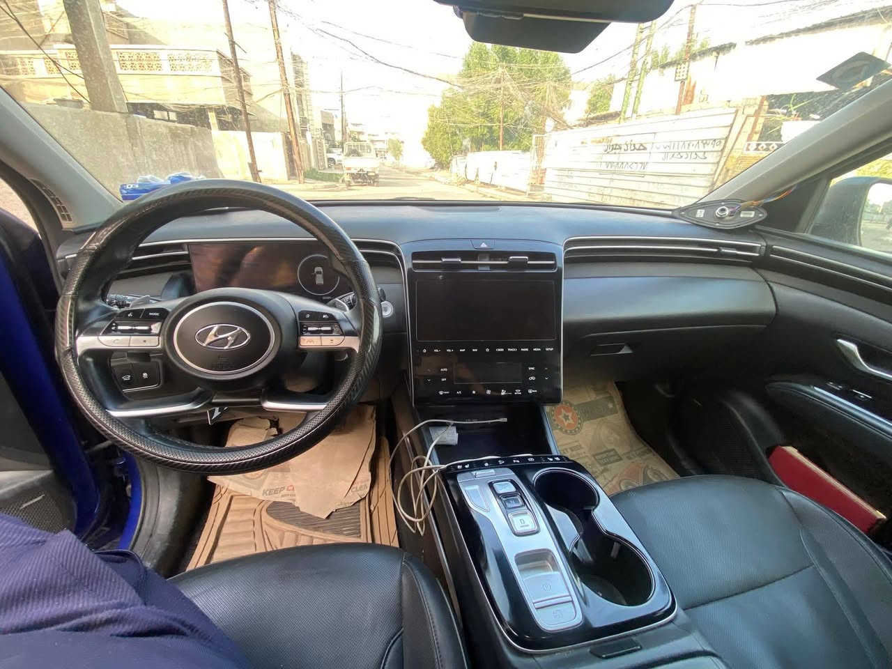 السلام عليكم
للبيع هونداي توكسان موديل 2022 وارد امريكي حادثهه باب جنطة خلفي مصلح نفسه ومصبوغ وبيهه كلير من امريكا باب وجاملغ امامي ايمن بجم كبس اير باك بردة فقط طاك لون ازرق حبري مميز ماشية 62000 كيلومتر مو ميل فول مواصفات للاخير  قمارة بانوراما محرك 2500 كير بيانو دكم كشنات جلد وكهرباء وخزن وتدفئة وتبريد شاشة كيجات وشاشة جبيرة واربع كامرات وتشغل كامرات بشاشة العداد ورادارات امامية وخلفية وجانبية وحساسات 360 درجة و خاصية تحريك السيارة بالريموت وجنطة وكهرباء وشتغيل عن بعد اعلى مواصفات تجي بالتوكسان تختلف عن الباقي سيارة جاهزة بدون نقص رقم بغداد باسمي رايدهه  
ب 50 ورقة
مكانهه بغداد الشعب 
للاتصال ***********
واتس اب ***********
