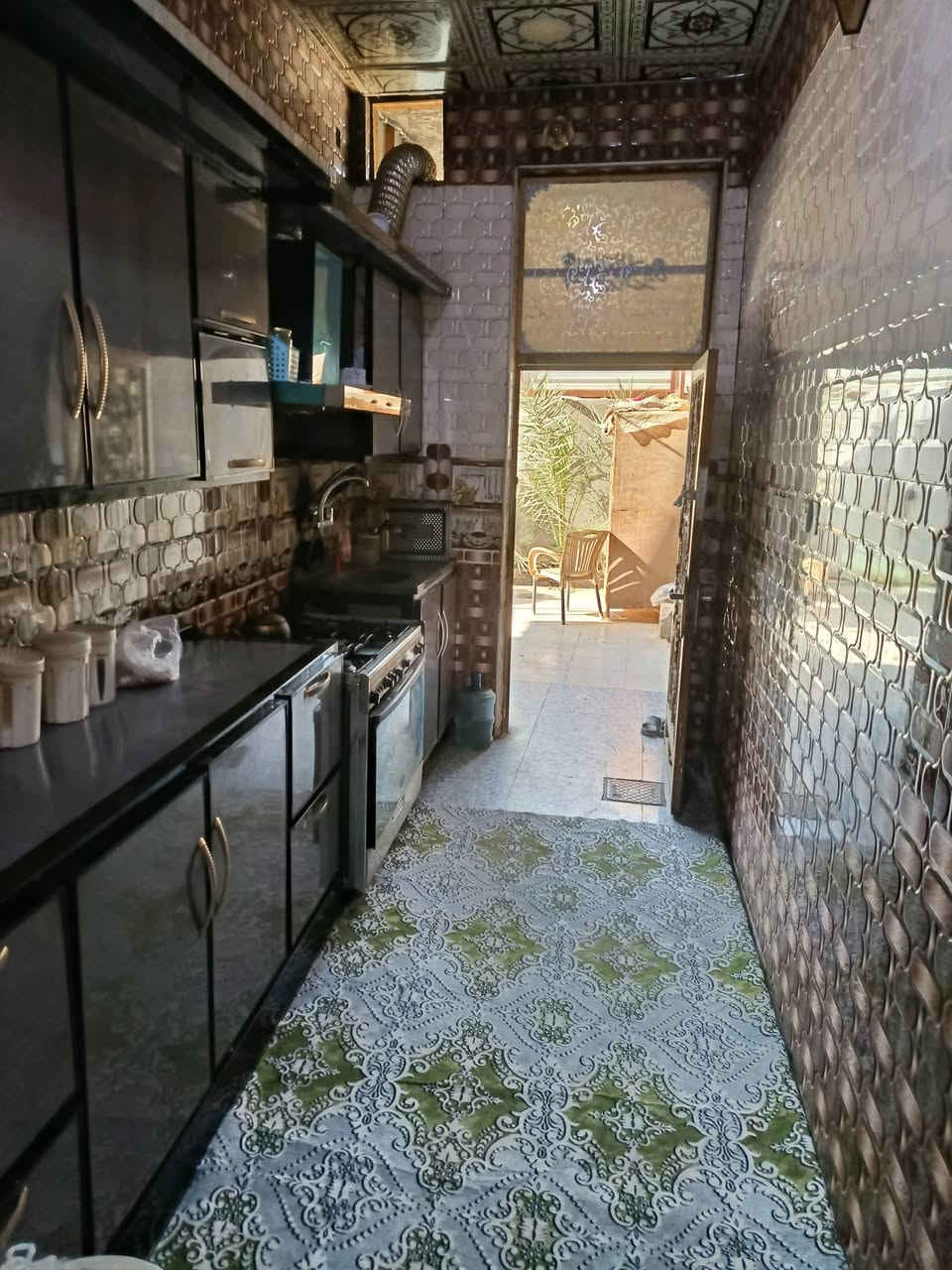 السلام عليكم دار للبيع حي الشهداء الاول المساحه 100 طابقين رقم الهاتف ***********
