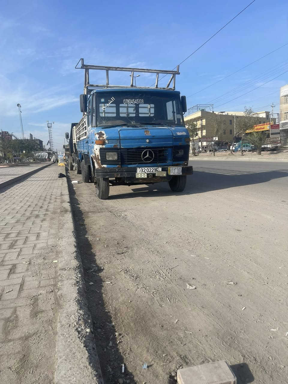 السلام عليكم مارسدس حمل للبيع 2طن موديل ثمانينات  رقم بغداد بسمي  سياره شغاله بيه بعض النواقص
35ورقه مكاني شهداء البياع
رقم الهاتف ***********
