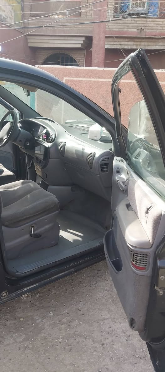 السلام عليكم دوج كرفان موديل ٢٠٠٠ بتره اريد مراوس بطويله سياره خير من الله تدفئه تبريد شغال التبريد قطعه وحده كير و محرك فول محرك ٣٣٠٠ مكان السياره الشعب ***********
