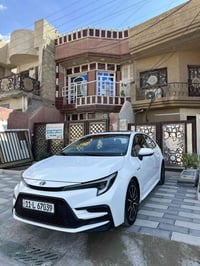 كورلا هايبرد ٢٠٢٣ S ماشية 43الف كيلو  مكفولة كفالة عامة عدى رصعه بسيطة...