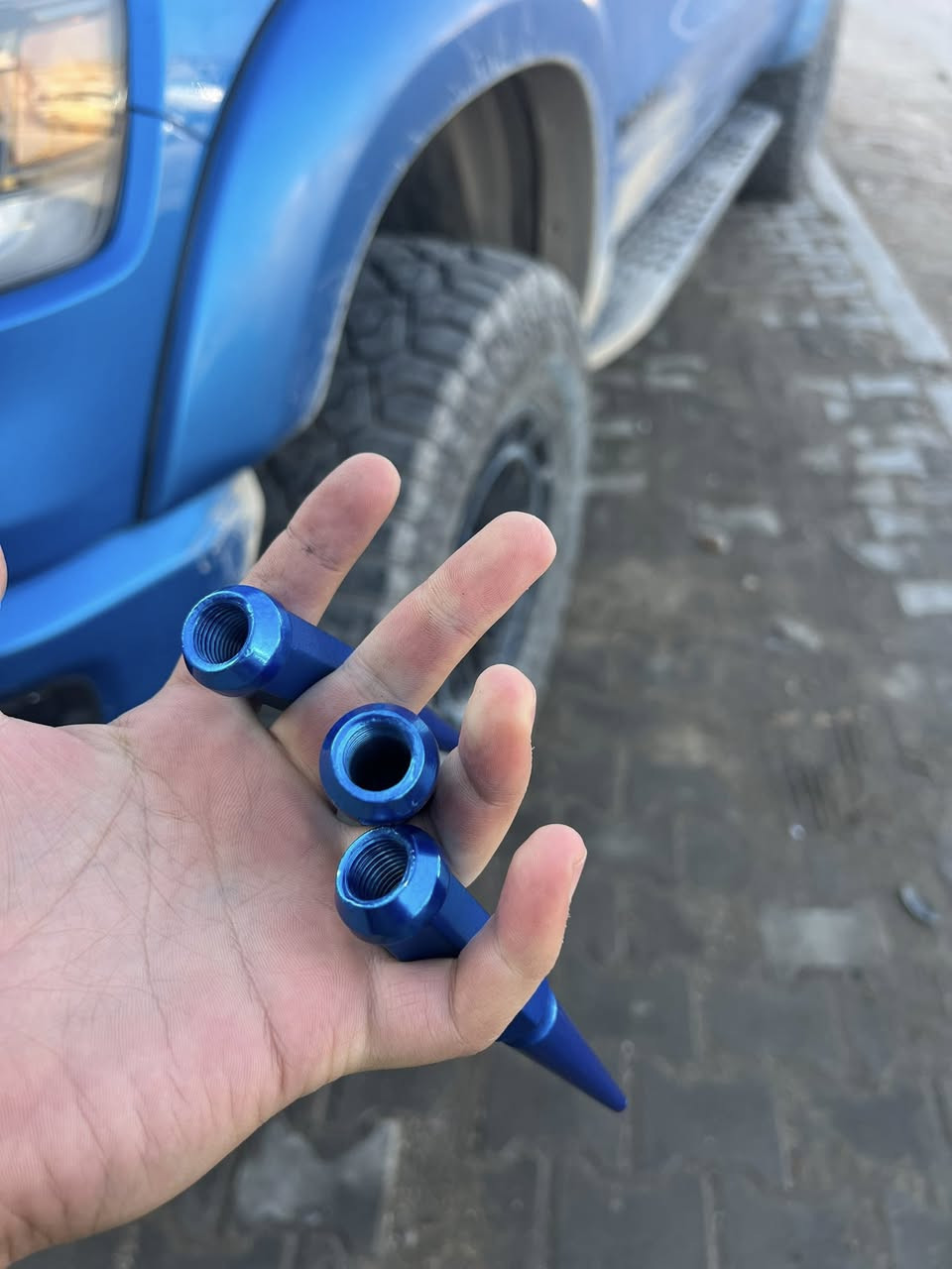 مرحبا شباب عندي تخم ستدات ( شكل طلق) اصلي امريكي عدد ٢٤ جايبهن من امريكا

اكبر حجم موجود
يرهم على هواي سيارات
ملاحضه ذني مو نفس الصيني الموجود 

اني شديت تخم بسيارتي وعدي بعد تخم
الي يريد يراسلني
*********** واتساب
