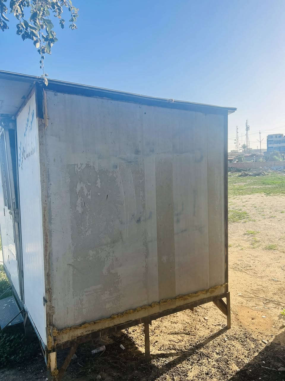 كشك للبيع (3*2) م سعره 600 وبي مجال للشراي موجود بس رقم ***********
