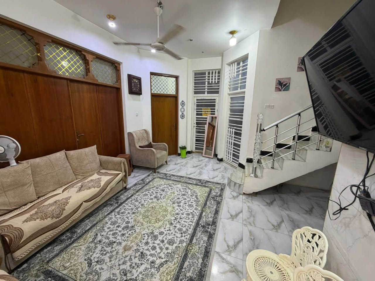 دار 100 متر مربع للبيع في النجف حي الجزيره 
الدار طابق ونص الصور توضح نظافة الدار وتفاصيل الخريطه
للاستفسار الاتصال
***********
