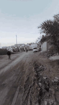 السلام عليكم و رحمة الله دار طابو صرف ركن للبيع المساحة 278 متر موقع مميز بداية الشارع المؤدي الى مدرسة الاصمعي يبعد 70 متر عن شارع الرحمة العام منطقة ال5الاف بعقوبة ديالى 
***********
***********
