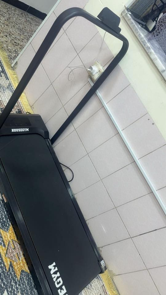 جهاز جري يتحمل وزن 120 كيلو جديد مستخدم ساعه او ساعتين فقط السعر 170 الف وبي مجال بسيط سرير نفر شكل سياره السعر 75  وميز طعام وكراسي 2 ب75
العنوان الدوره حي الصحه 
***********
