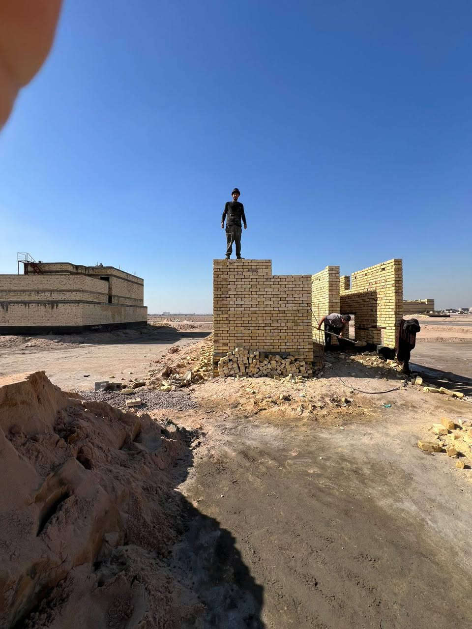 اكمال بيت الئ مرحله الرباط في منطقه الفردوس طابوك انجكتر 
شغل درجه اوله سرعه ونظافه بل عمل الاستفسار 
***********.  ابو سند الخلفه
