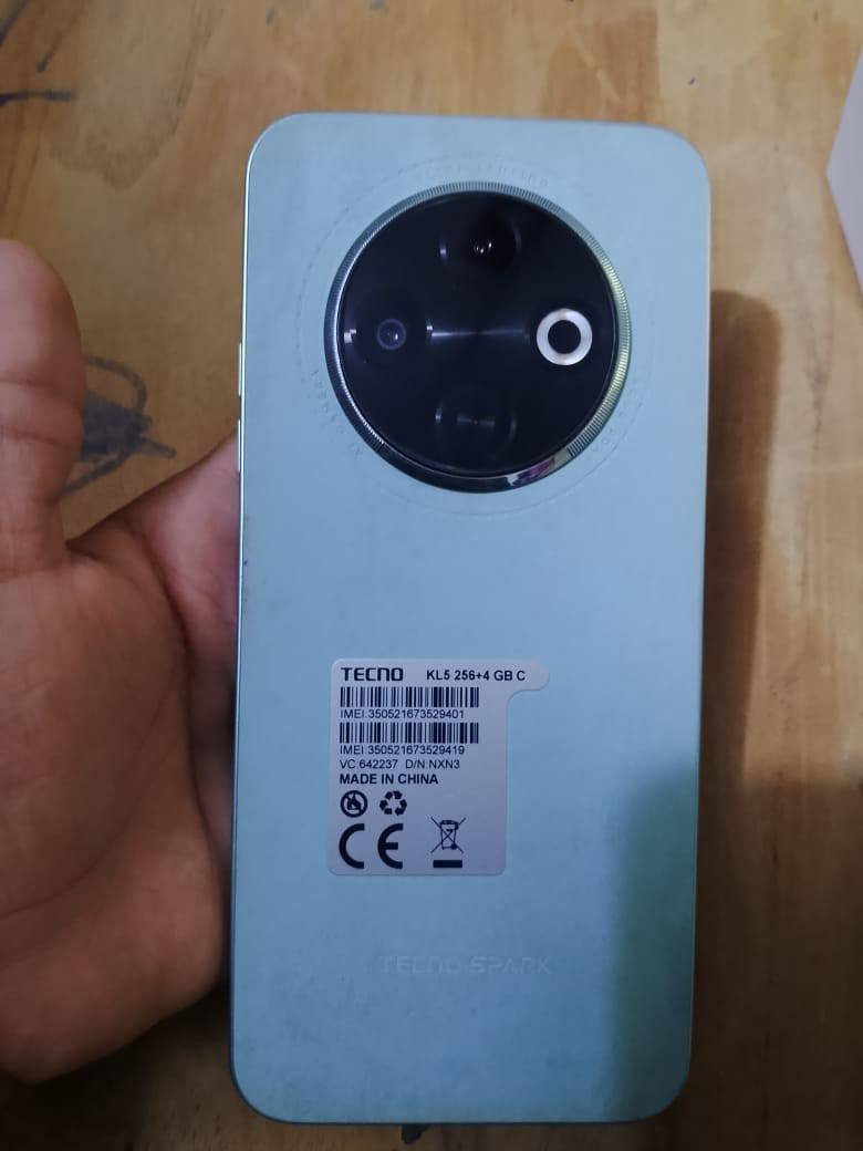 السلام عليكم
جهاز  Techno Spark 30C 🥇
​الشاشة: شاشة جبيرة وممتازة تدعم 120Hz 🔥(سلسة جداً بالتصفح).
​الكاميرا: خلفية أساسية بدقة 50 ميجابكسل صورها واضحة.😍
​البطارية: ضخمة 5000 🥵مللي أمبير تطول وياك يوم كامل، وتدعم الشحن السريع 18 واط.
​الصوت: سماعات ستيريو ثنائية صوتها عالي وواضح.💹
​الميزات: يدعم بصمة إصبع سريعة ومقاوم لقطرات المي والغبار (IP54).​الملحقات: وياه كارتونته والشاحن الأصلي🙂‍↔️
بي خدوش بسيطه ماتأثر وكلشي اصلي مامبدل بي لو شوي 
السعر: 150وبي مجال 😍
تواصل خاص


**إذا كنت صاحب هذا الإعلان وتريد حذفه لأي سبب، رجاءا أرسل رسالة إلى الدعم الفني**