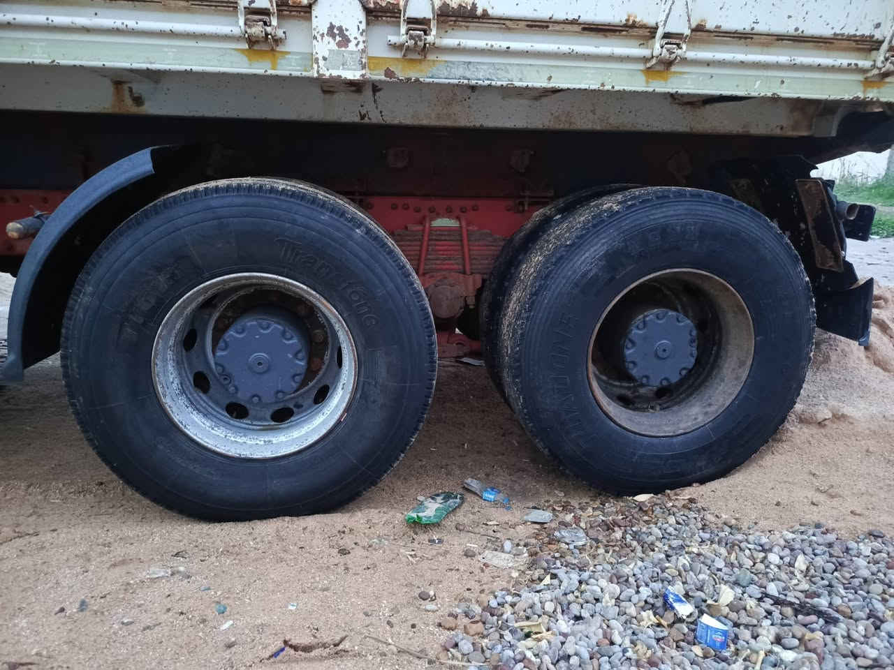 مان سكس موديل 82 محدثه 96 رقم انبار محرك 28 كير 111 مجموعه نص بوربرن شاصي بلادي مكفول 
سياره جاهزه 
سعر 140 وبيها مجال 
مكان سياره الانبار رمادي 
***********
