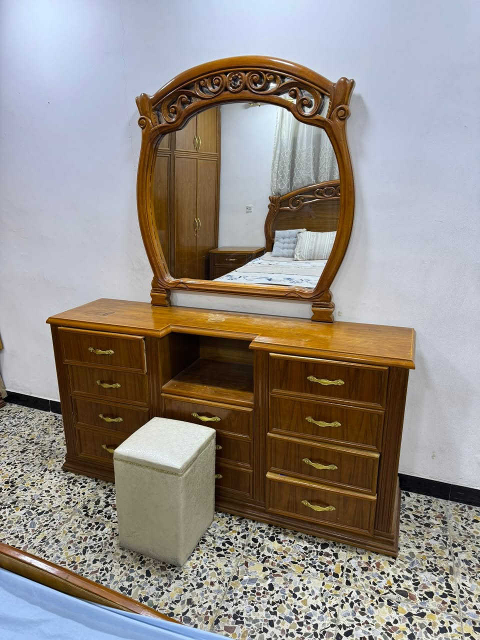 السلام عليكم
غرفة نوم صاج داخل وخارج شغل درجه أولى
7 قطع 
كنتور 6 بيبان ملحق
غرفه نظيفه ثكليه ممتعوبه
سعر 1350000
لتواصل واتساب ***********
