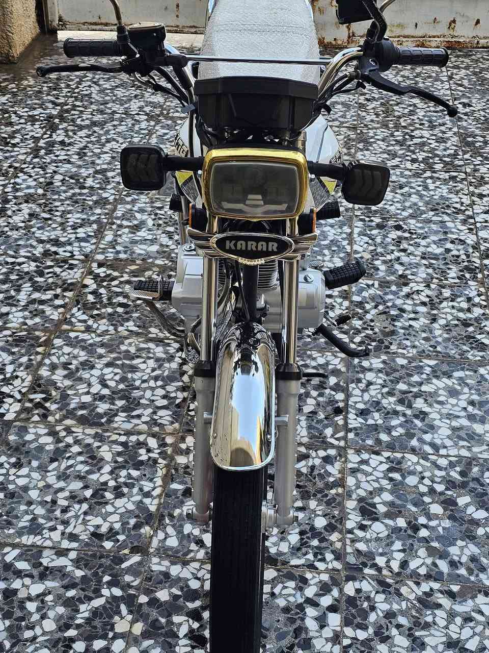 السلام عليكم سونك خمسة كير موديل 2025 دراجة نضيفة ماشية 4 الاف نضافتهة كدامكم مصور كل تفاصيلهة ما بيهة شي عاطل مكينة خرسة ممفتوحة دهن موتل اوراق كاملة ويالة عنكبوت تايرات جدد بصمة وتشغيل عن بعد ونظام تشغيل كارت مكاني بغداد الحسينية رقم ***********
