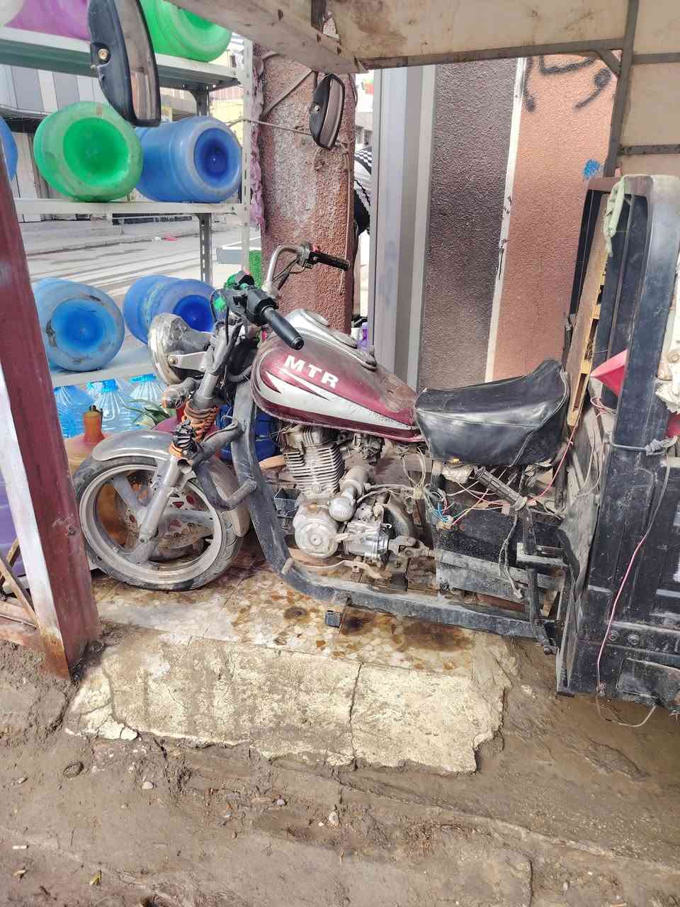 لبيع سعر ٥٠٠ وبيه مجال شي بسيط مكاني بغداد اعظميه ***********
