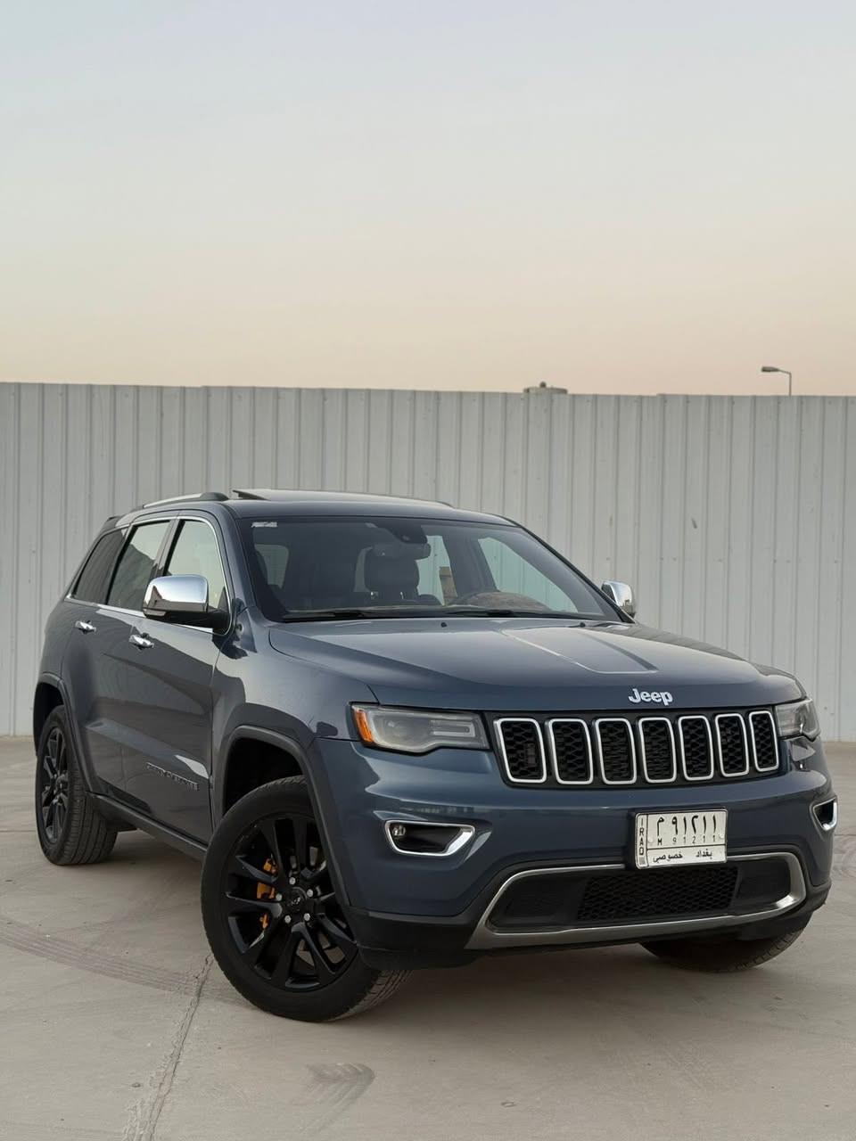 فول مواصفات للاخير 
موديل 2019 
ماشية 86 الف
سيارة جديدة كلش مابيها اي نقص 

🚩بانوراما 
🚩فور ويل 
🚩داخل جلد اسود
🚩حساسات خلفي و امامي 
🚩كشنات جلد و تبريد و تدفئة
🚩ستيرن كهرباء و شفتات ستيرن 
🚩ماوس تحكم بالأنظمة القيادة متعددة
_______________________________

حادث بنيد وربع جاملغ فقط
رقمها بغداد تحويل مباشر 

كير و محرك و صدر و كهربائيات كلهن كفالة 
______________________________
مكانهة بغداد البياع 

***********
