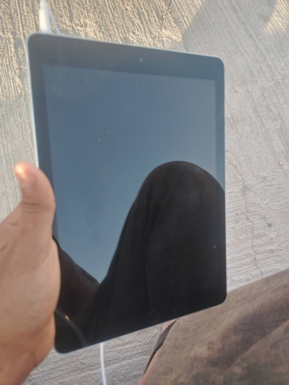السلام عليكم ايباد ايفون ذاكره 32 الحجم سته سعر 250 وبي مجال مكان ***********

