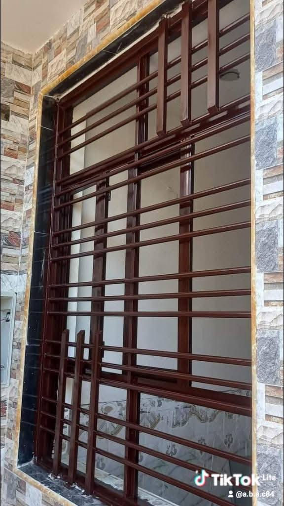 سلام عليكم 
 صبغ وجام  
شغلنه قطعي  
عنده نواع لجام ونواع لصبغ 
اي لون تختاره وي جام تختاره 
شغل ترجه اوله كادر كاملل 
***********بي واتساب
