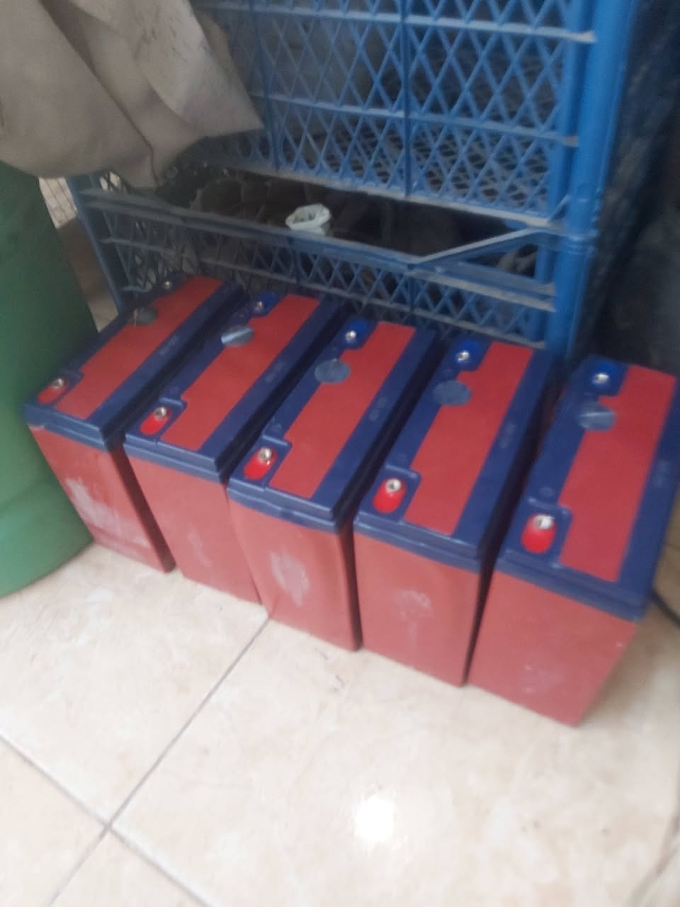 السلام عليكم ورحمة الله تعالى وبركاته بطاريات مال ستوته شحن للبيع بس بيهن شويه نفخه 
يقرن 11الي يريد يراسلني خاص او واتساب ***********
