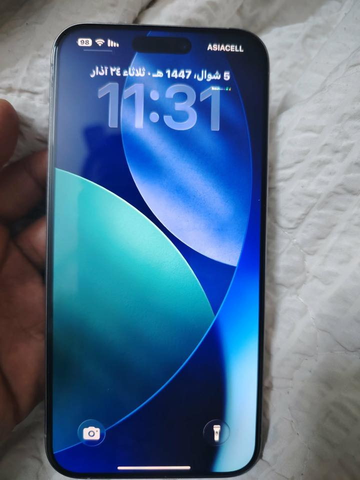 15 برو ماكس
ما مفتوح بس وكت من أيدي وصارت خط بالشاشه خفيفه رحت وديته اشوفه كالو ميمشي الخط نهائي ما مأثر على شي نهائي بطاريه 87 كامرات شغاله بس قرت هيج من وكع من إيدي السعر 800 وبي مجال بسيط 
***********
