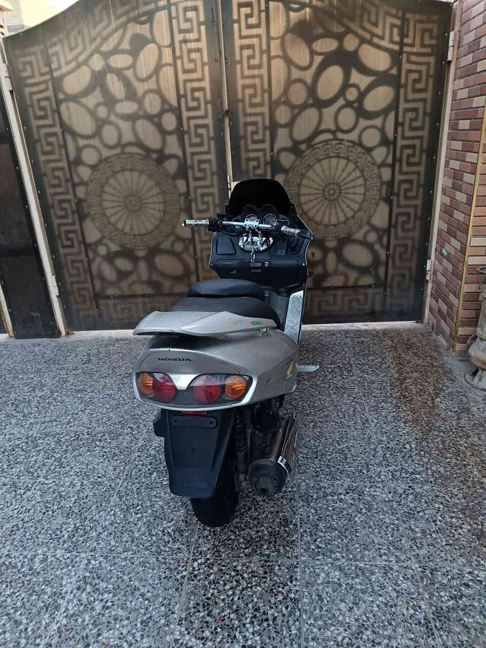 فورزه للبيع الدراجه كلش نضيفه استعمال بيت حساس ازدحام لايت زنون اي بيس مانع تزحلق كهربائيات كلها شغاله تريها رمبه كلش ناعمه الشراي يتصل
السعر 900وبيها مجال شي بسيط حك جيه
***********
