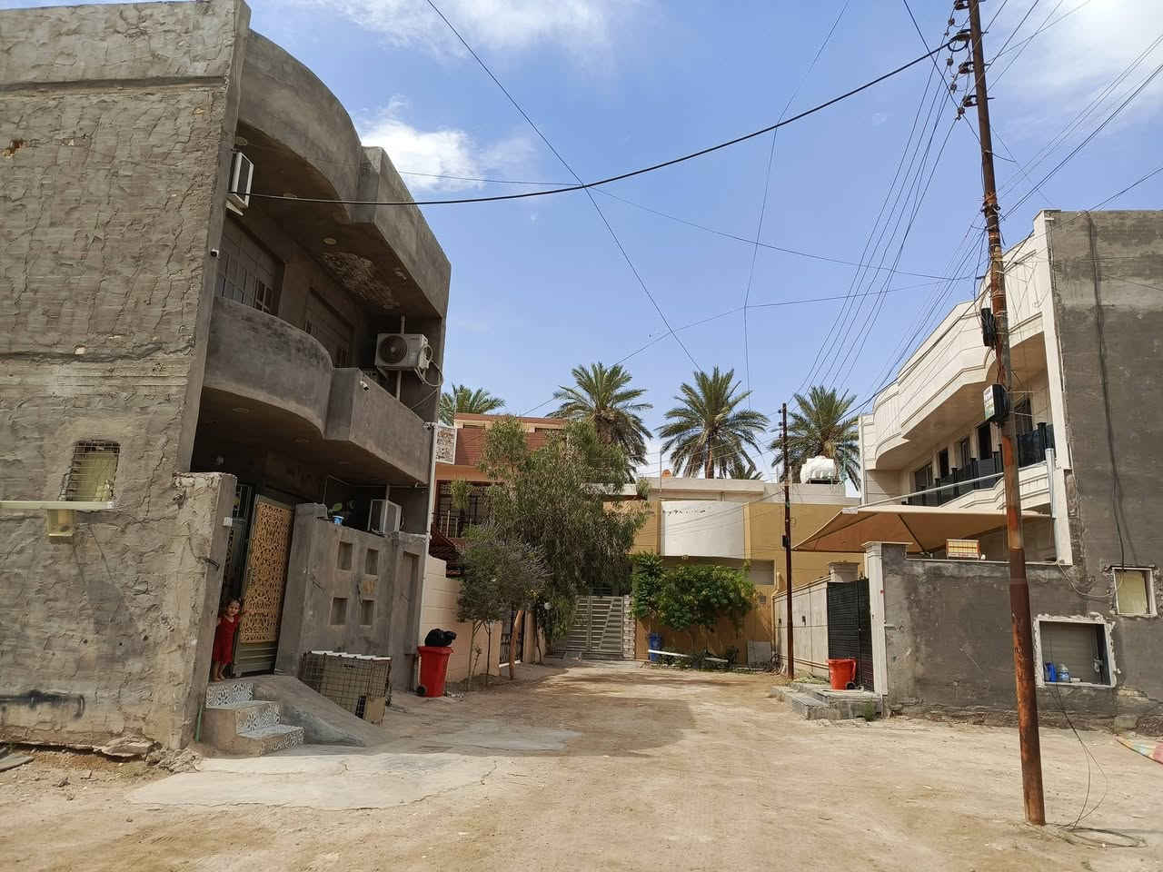 المساحة ١٠٠ متر
الواجه٧

نزال١٤

بناء طابوك 

الاساس رفت 

اربع غرف نوم 

طابو سند ٢٥   الموقع مقابل الجزيرة السياحية شارع سيد محمد 

استفسار اتصل ***********
