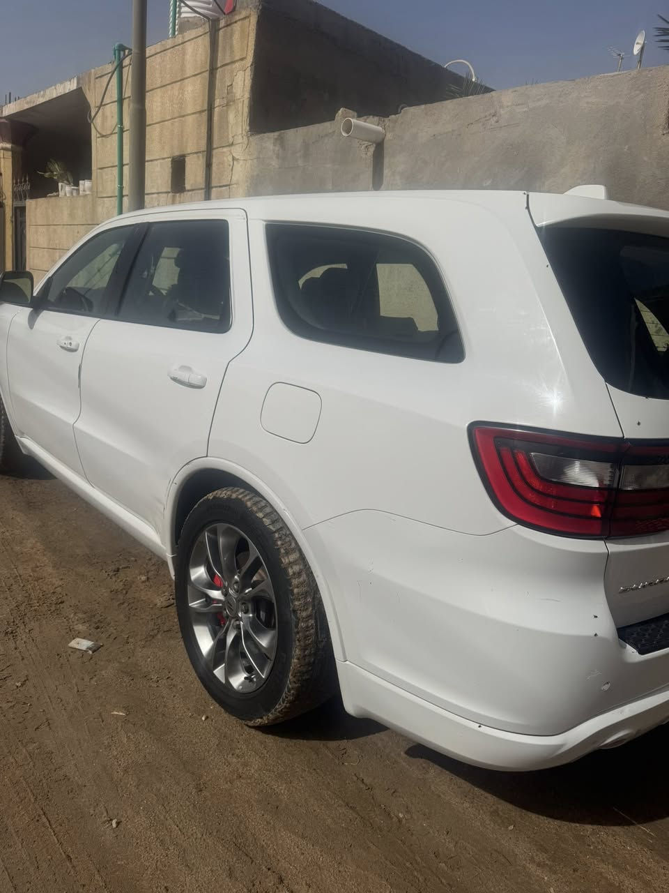 دورنكو 19 gt وارد امريكي رقم بغداد موجودة بالبصرة  باسمي 
توقف ذاتي 
تشغيل عن بعد 
كامرا وحساسات خلفية 
كشنات تدفئة وتحكم كهربائي 
تحكم ستيرن 
3 وضعيات قيادة 
وبعد مواصفت 
السعر 255 ورقة وبيها مجال للشراي 
***********
صور الحادث موجودة بالصور
