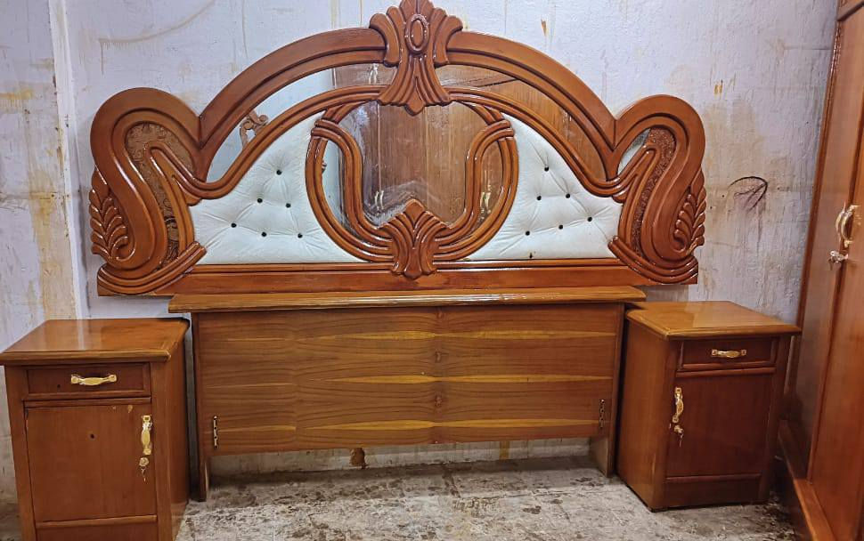 غرفة نوم 6ابواب صاج مستعمل داخل وخارج 

***********
